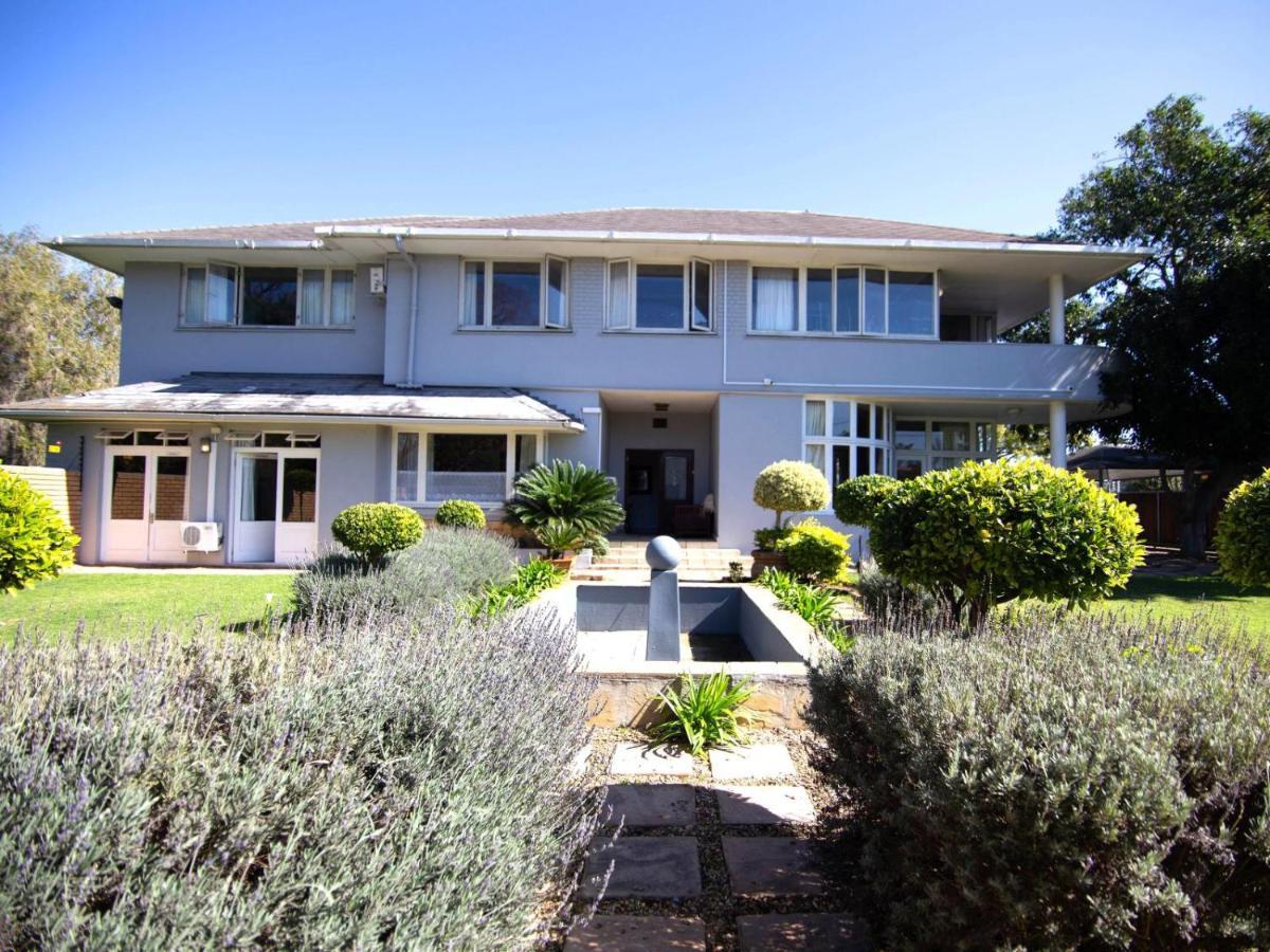 The Boston Guest House Bellville Bagian luar foto